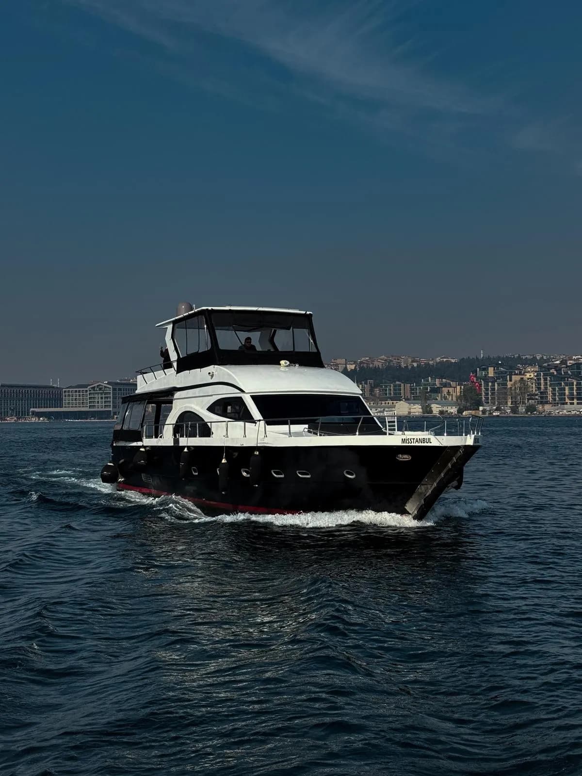 23 Kişilik Lüks Motoryat Kiralama
